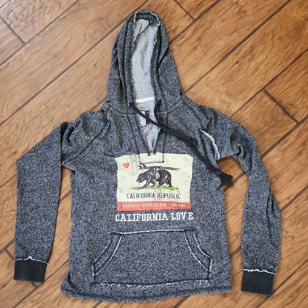 Gray and White Sweatshirt for Everyday Comfort